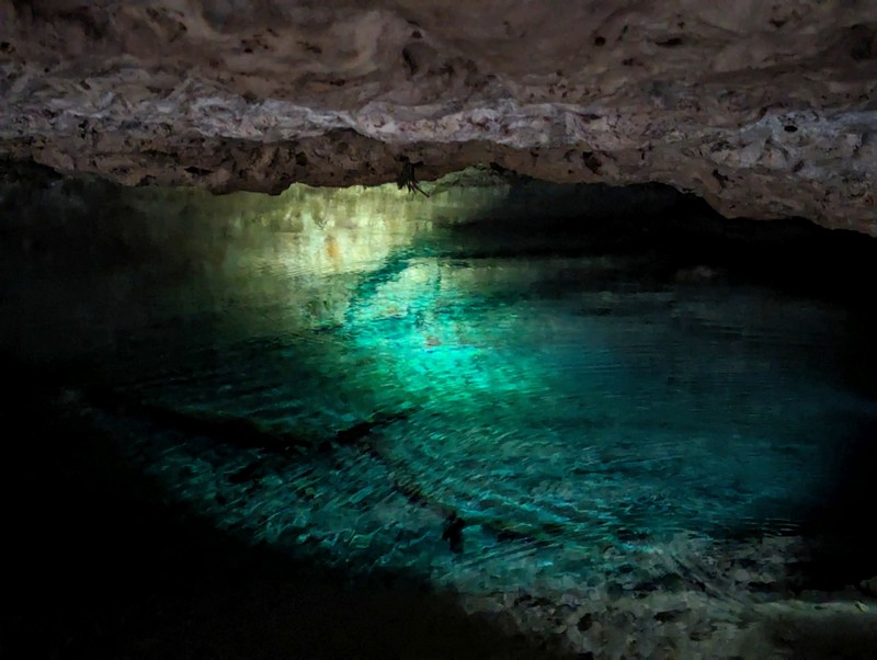 Il y a de l'eau au fond du gouffre