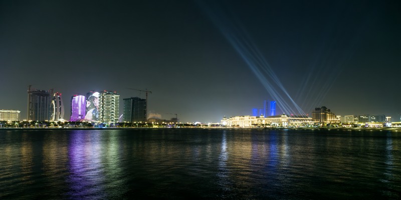 Vue de nuit sur Lusail depuis Al Maha Island