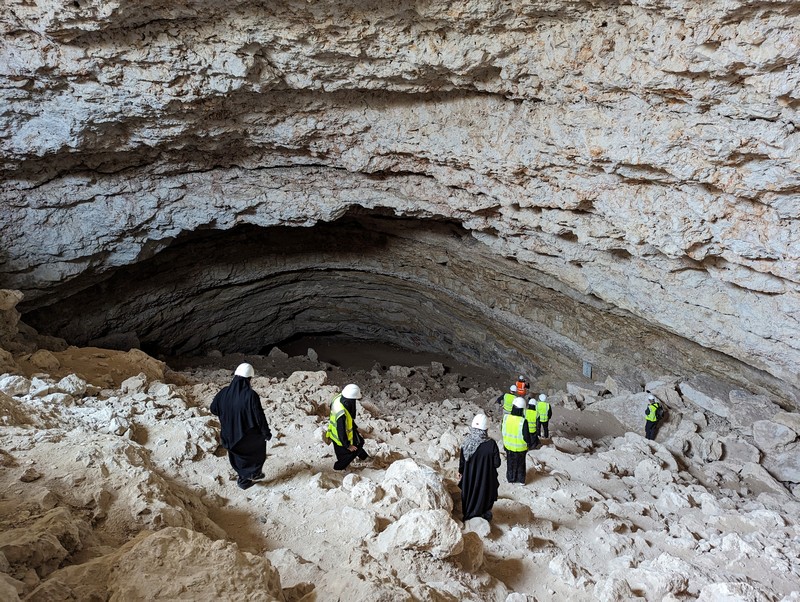 La petite équipe descend au fond du gouffre