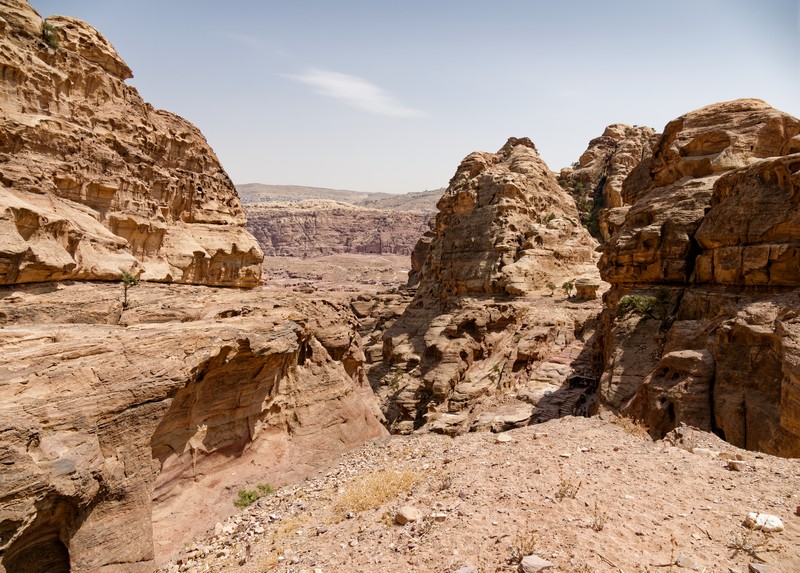 Tombes Royales visibles depuis le chemin du Monastère