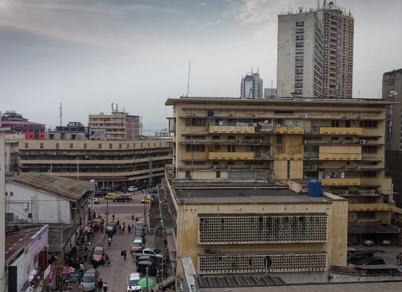 Vue sur les rues de Kinshasa depuis la fenêtre de mon hôtel