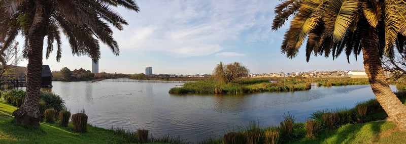 Lac devant le centre commercial Waterfront de Tananarive