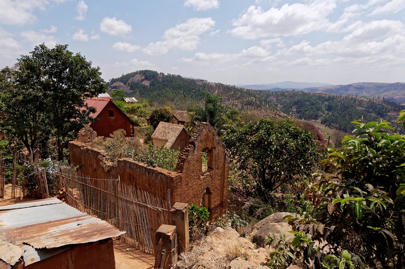 Maison en ruines dans le village d'Ambohimanga