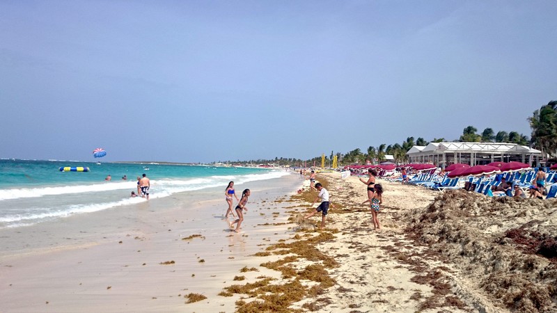 Sur la plage de Baie Orientale