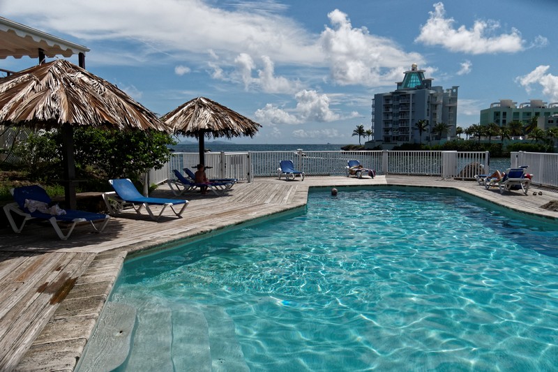 La piscine du Captain Oliver's Hotel